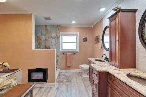 House in Sun City Center, Florida 2 bedrooms, 193.05 sq.m. № 2413411 - photo 15
