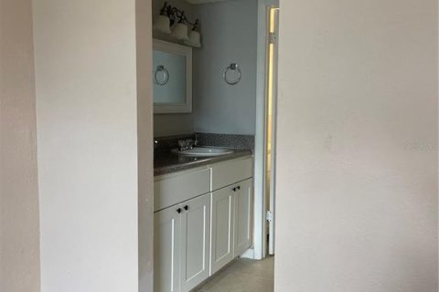 Touwnhouse à louer à Brandon, Floride: 2 chambres, 99.22 m2 № 1659668 - photo 17