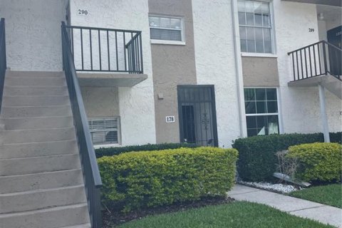 Touwnhouse à louer à Brandon, Floride: 2 chambres, 99.22 m2 № 1659668 - photo 1