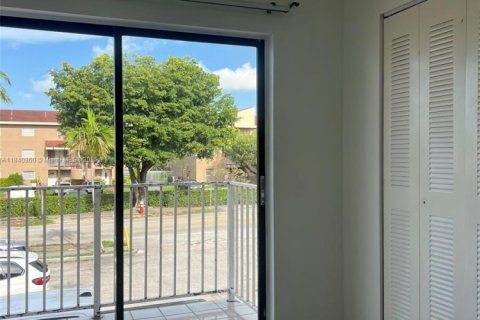 Condominio en alquiler en Hialeah, Florida, 2 dormitorios, 72.37 m2 № 1836671 - foto 18