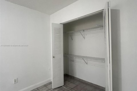 Condominio en alquiler en Hialeah, Florida, 2 dormitorios, 72.37 m2 № 1836671 - foto 10