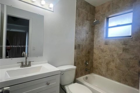 Condominio en alquiler en Hialeah, Florida, 2 dormitorios, 72.37 m2 № 1836671 - foto 15