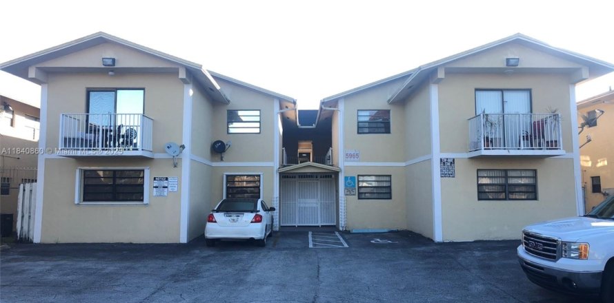 Condominio en Hialeah, Florida, 2 dormitorios  № 1836671