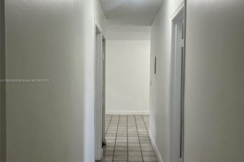 Condominio en alquiler en Hialeah, Florida, 2 dormitorios, 72.37 m2 № 1836671 - foto 14
