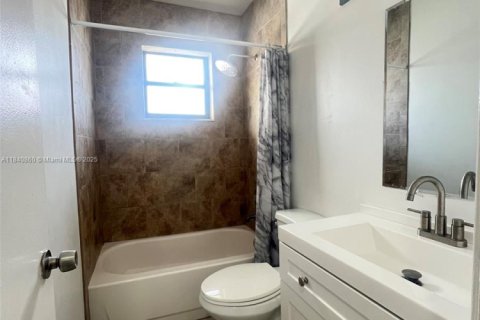 Condominio en alquiler en Hialeah, Florida, 2 dormitorios, 72.37 m2 № 1836671 - foto 11