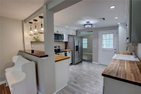 House in Geneva, Florida 3 bedrooms, 140.28 sq.m. № 1879072 - photo 12