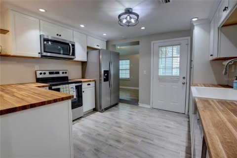 House in Geneva, Florida 3 bedrooms, 140.28 sq.m. № 1879072 - photo 13