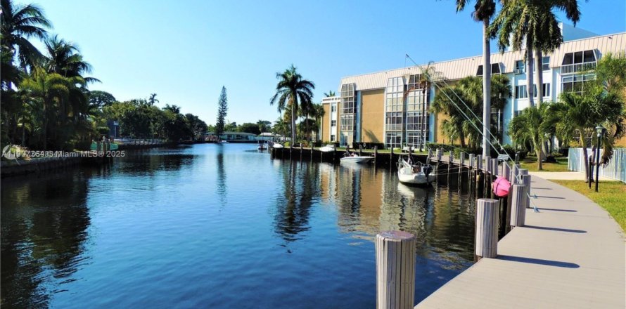 Condo in Oakland Park, Florida, 1 bedroom № 2082055