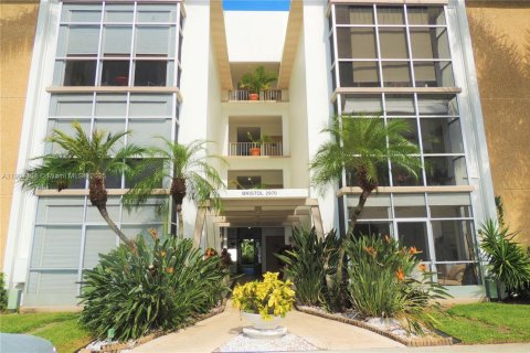 Condo in Oakland Park, Florida, 1 bedroom № 2082055 - photo 2