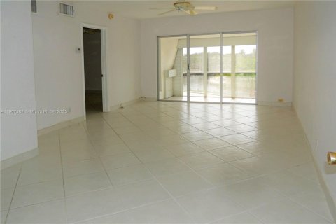 Condo in Oakland Park, Florida, 1 bedroom № 2082055 - photo 7