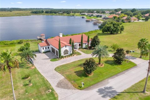 House in Groveland, Florida 5 bedrooms, 406.45 sq.m. № 1303083 - photo 1