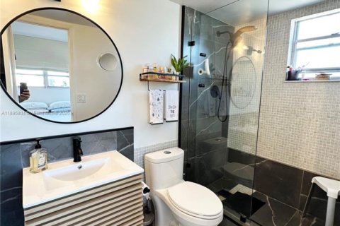 Copropriété à vendre à Miami Beach, Floride: 2 chambres, 100.06 m2 № 1966253 - photo 20