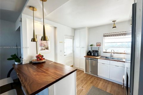 Copropriété à vendre à Miami Beach, Floride: 2 chambres, 100.06 m2 № 1966253 - photo 11