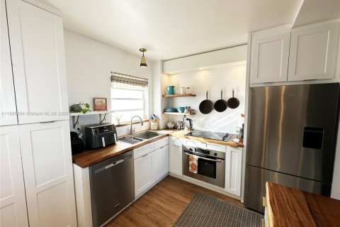 Copropriété à vendre à Miami Beach, Floride: 2 chambres, 100.06 m2 № 1966253 - photo 9