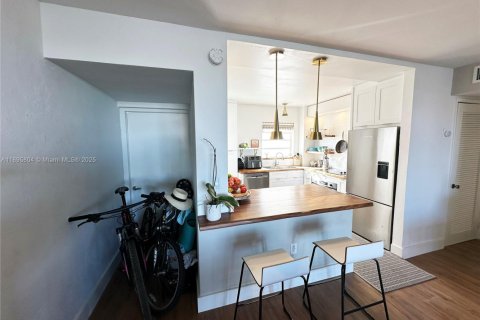 Copropriété à vendre à Miami Beach, Floride: 2 chambres, 100.06 m2 № 1966253 - photo 10