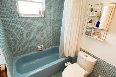 Copropriété à vendre à Miami Beach, Floride: 2 chambres, 100.06 m2 № 1966253 - photo 17