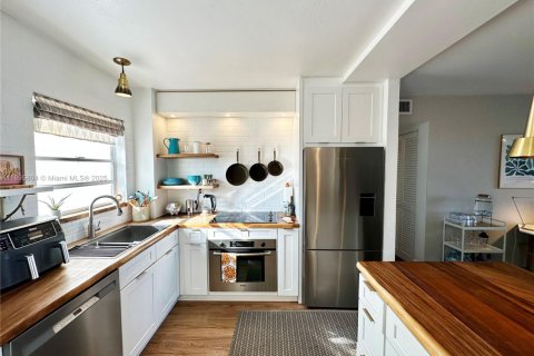 Copropriété à vendre à Miami Beach, Floride: 2 chambres, 100.06 m2 № 1966253 - photo 1