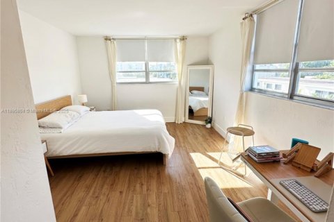 Copropriété à vendre à Miami Beach, Floride: 2 chambres, 100.06 m2 № 1966253 - photo 13