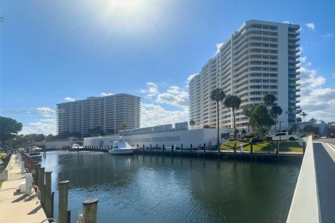 Condo in Boca Raton, Florida, 2 bedrooms  № 2026295 - photo 17