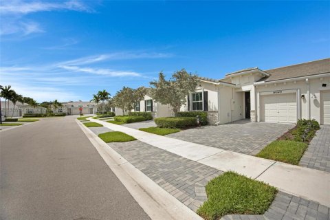 House in Delray Beach, Florida 2 bedrooms, 122.54 sq.m. № 1814151 - photo 2