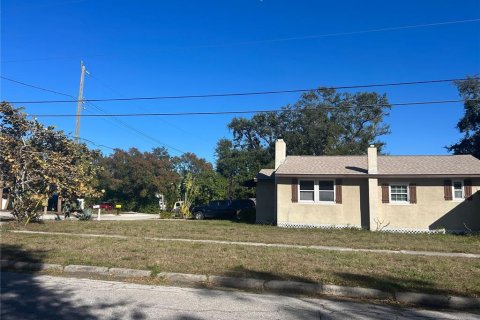 House in Tampa, Florida 2 bedrooms, 109.07 sq.m. № 2122317 - photo 2