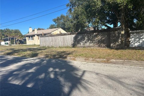 House in Tampa, Florida 2 bedrooms, 109.07 sq.m. № 2122317 - photo 4