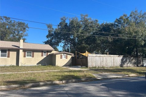 House in Tampa, Florida 2 bedrooms, 109.07 sq.m. № 2122317 - photo 3