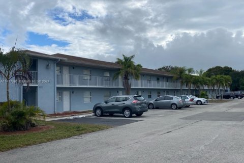 Condo in St. Lucie, Florida, 2 bedrooms  № 1694681 - photo 1