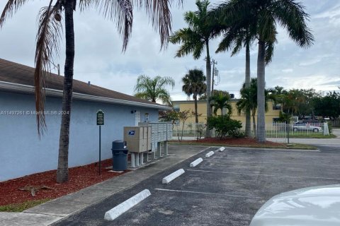 Condo in St. Lucie, Florida, 2 bedrooms  № 1694681 - photo 5