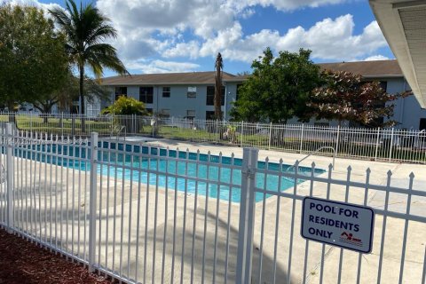 Condo in St. Lucie, Florida, 2 bedrooms  № 1694681 - photo 3