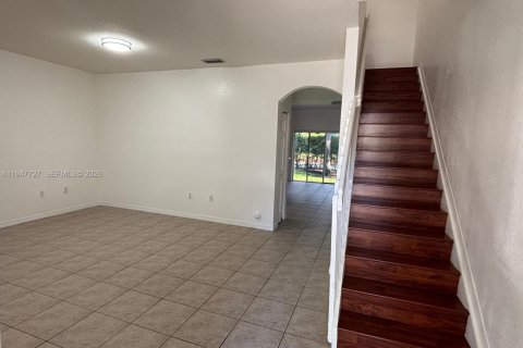 Townhouse in Miramar, Florida 3 bedrooms, 139.82 sq.m. № 2003803 - photo 5