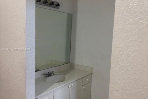 Townhouse in Miramar, Florida 3 bedrooms, 139.82 sq.m. № 2003803 - photo 19