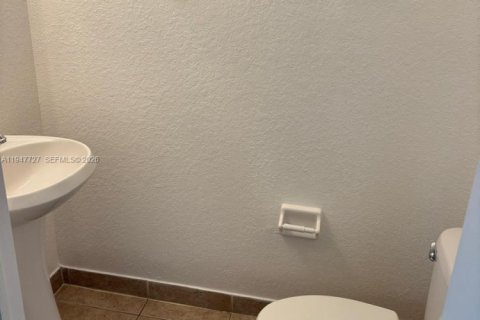 Townhouse in Miramar, Florida 3 bedrooms, 139.82 sq.m. № 2003803 - photo 15