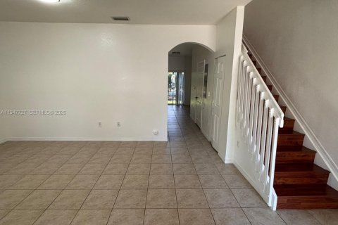 Townhouse in Miramar, Florida 3 bedrooms, 139.82 sq.m. № 2003803 - photo 4