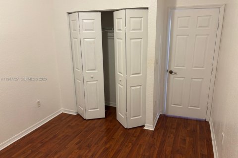 Townhouse in Miramar, Florida 3 bedrooms, 139.82 sq.m. № 2003803 - photo 23