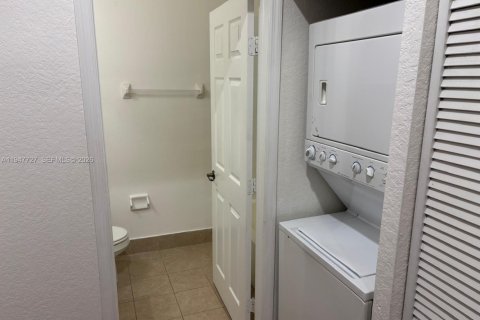 Townhouse in Miramar, Florida 3 bedrooms, 139.82 sq.m. № 2003803 - photo 22