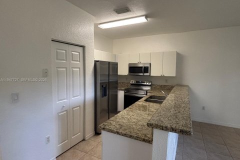 Townhouse in Miramar, Florida 3 bedrooms, 139.82 sq.m. № 2003803 - photo 7