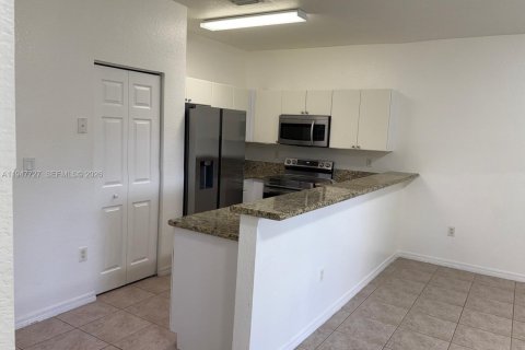 Townhouse in Miramar, Florida 3 bedrooms, 139.82 sq.m. № 2003803 - photo 12