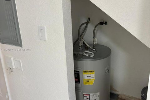 Townhouse in Miramar, Florida 3 bedrooms, 139.82 sq.m. № 2003803 - photo 17