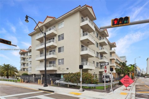 Condominio en alquiler en Miami Beach, Florida, 2 dormitorios, 68.75 m2 № 1956520 - foto 13