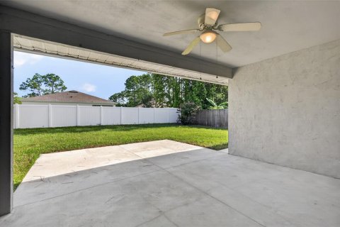 House in Palm Coast, Florida 3 bedrooms, 194.82 sq.m. № 2304649 - photo 21