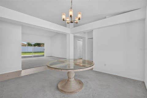 House in Palm Coast, Florida 3 bedrooms, 194.82 sq.m. № 2304649 - photo 12