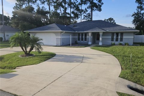 House in Palm Coast, Florida 3 bedrooms, 194.82 sq.m. № 2304649 - photo 2
