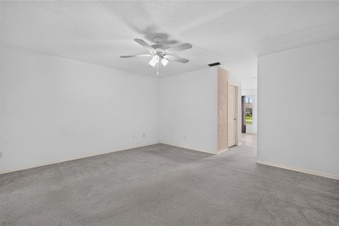 House in Palm Coast, Florida 3 bedrooms, 194.82 sq.m. № 2304649 - photo 30