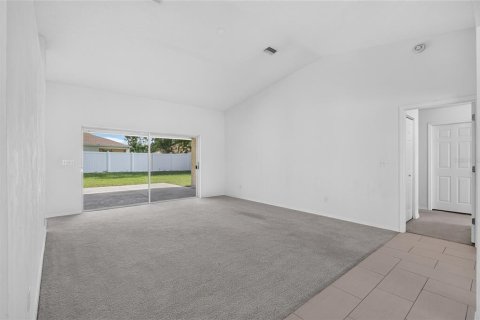 House in Palm Coast, Florida 3 bedrooms, 194.82 sq.m. № 2304649 - photo 27
