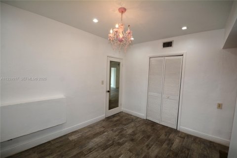 Immobilier commercial à vendre à North Miami Beach, Floride № 2154755 - photo 10