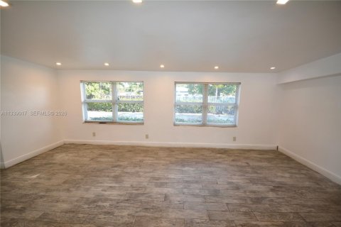 Immobilier commercial à vendre à North Miami Beach, Floride № 2154755 - photo 17
