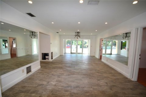 Immobilier commercial à vendre à North Miami Beach, Floride № 2154755 - photo 4