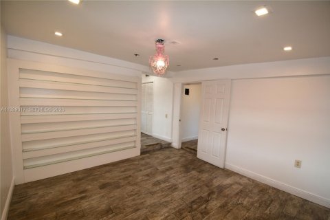 Immobilier commercial à vendre à North Miami Beach, Floride № 2154755 - photo 9