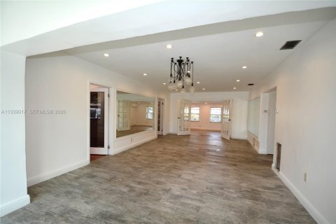 Immobilier commercial à vendre à North Miami Beach, Floride № 2154755 - photo 6